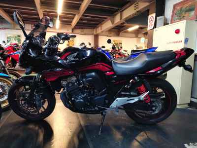 Honda CB400 Super Boldor 2016