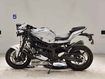 Kawasaki Ninja ZX-4R SE 2024