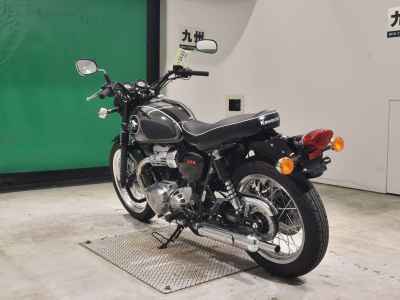 Kawasaki W800 2022