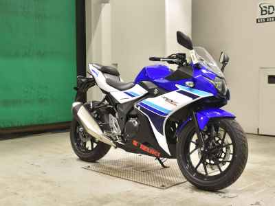 Suzuki GSX250 Katana