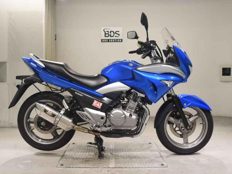Suzuki GSR250S
