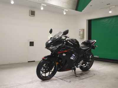 Yamaha YZF-R25 2015