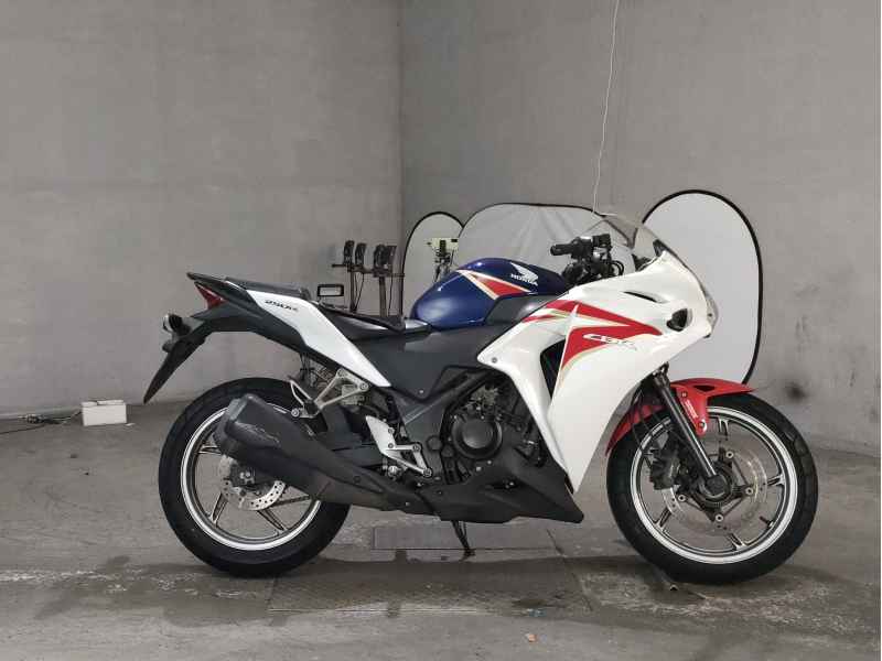 Honda CBR250R 2011