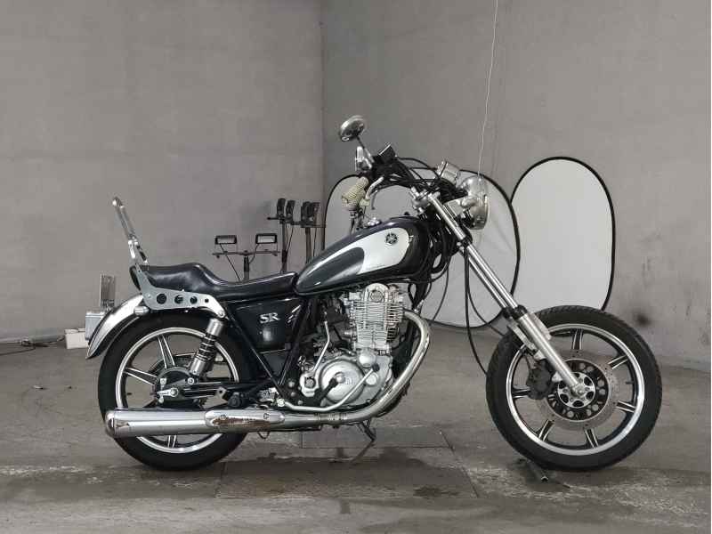 Yamaha SR400 2021