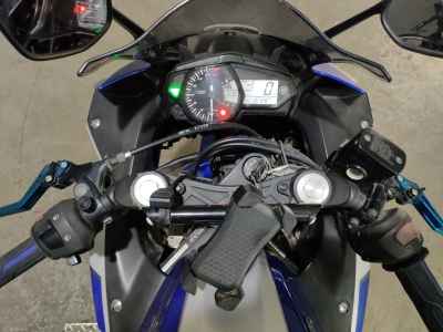 Yamaha YZF-R25 2015