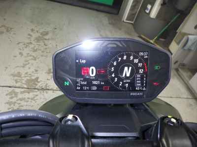 Ducati Streetfighter V2 2024