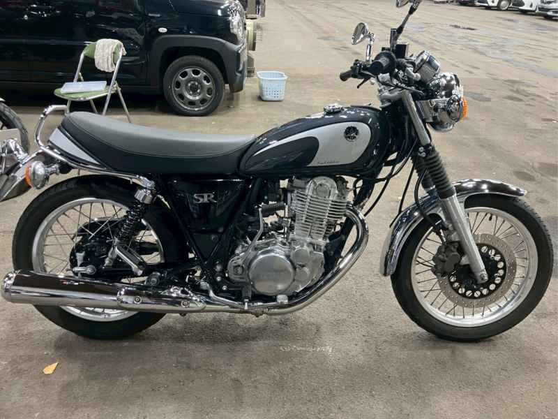 Yamaha SR400 2021