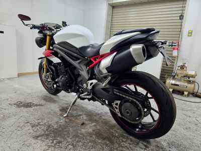 Triumph Speed Triple 1050 2016