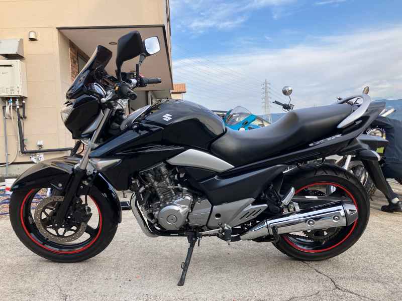 Suzuki GSR250