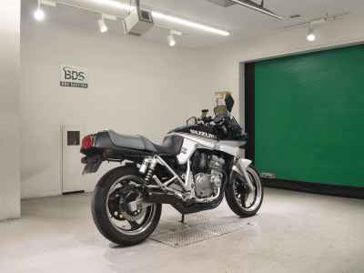 Suzuki GSX250S Katana