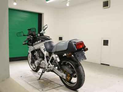 Suzuki GSX250S Katana