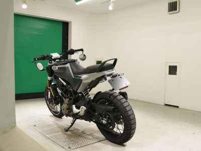 Husqvarna Svartpilen 401 2021