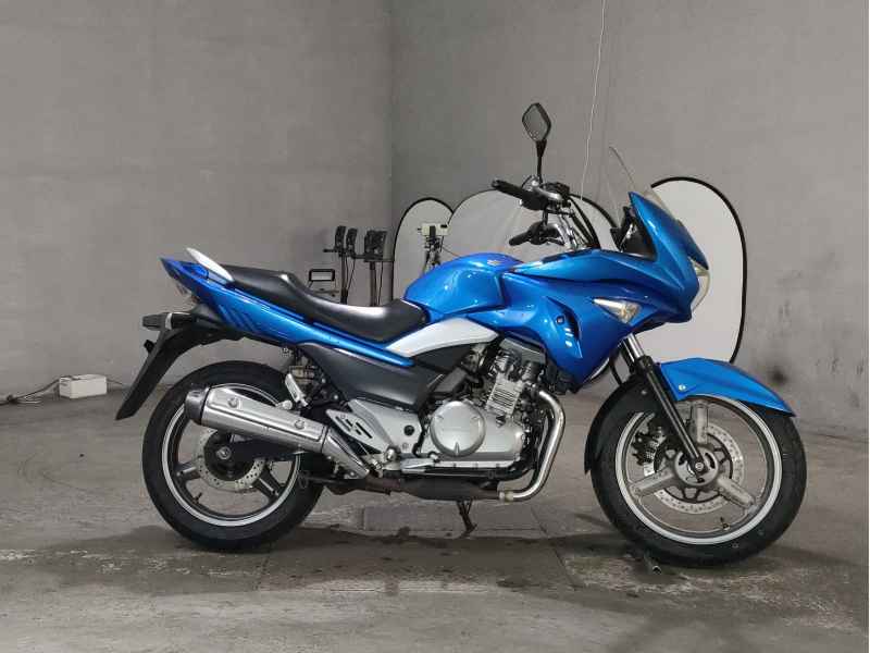 Suzuki GSR250S