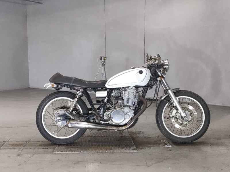 Yamaha SR400