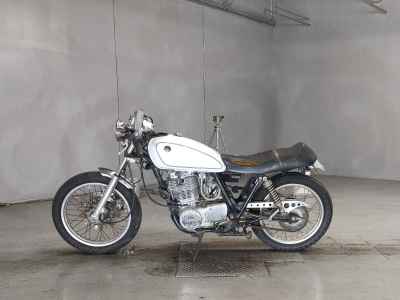 Yamaha SR400