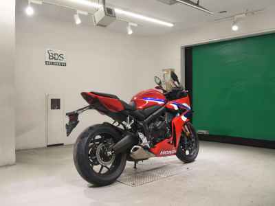 Honda CB650R E-Clutch 2025