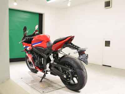 Honda CB650R E-Clutch 2025