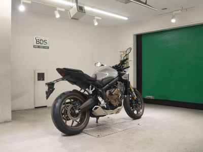 Honda CB650R E-Clutch 2025