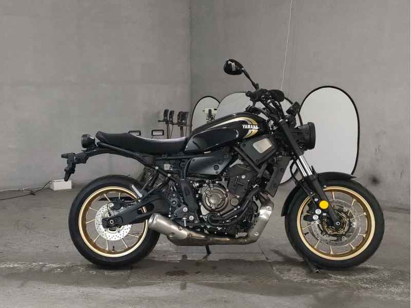 Yamaha XSR700 2023