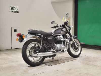 Kawasaki W800 2025