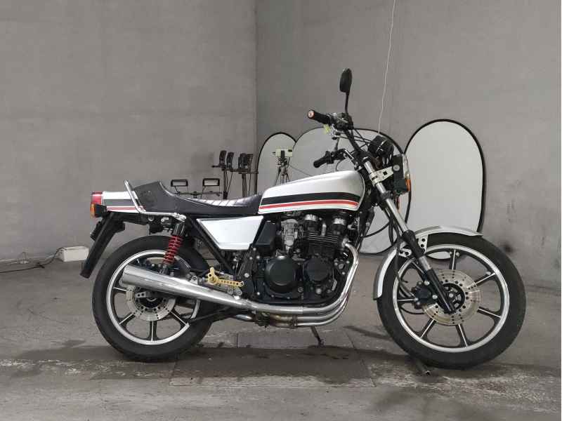 Kawasaki GPZ550 2025