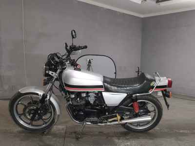 Kawasaki GPZ550 2025