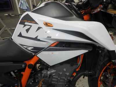 KTM 890 Duke R 2021