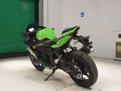 Kawasaki Ninja ZX-4RR 2025