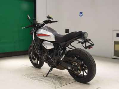 Yamaha XSR700 2021