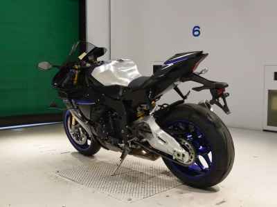 Yamaha YZF-R1M 2025