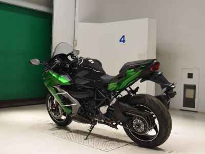 Kawasaki Ninja H2 SX 2025