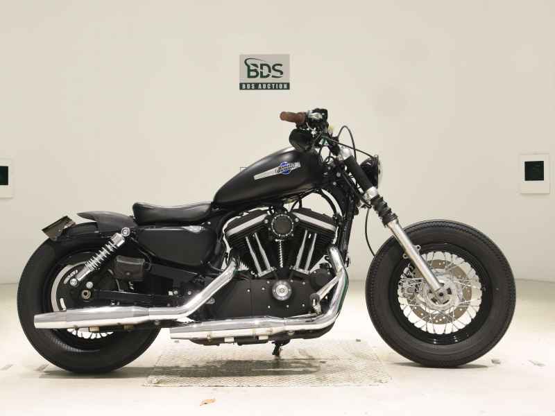 Harley-Davidson Sportster Custom XL1200C 2013