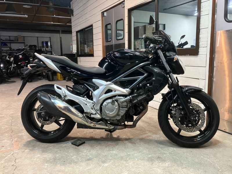 Suzuki Gladius SFV400 2010