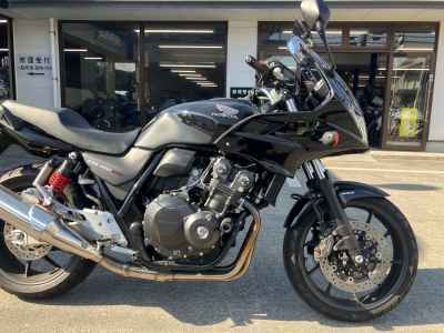 Honda CB400 Super Boldor 2022