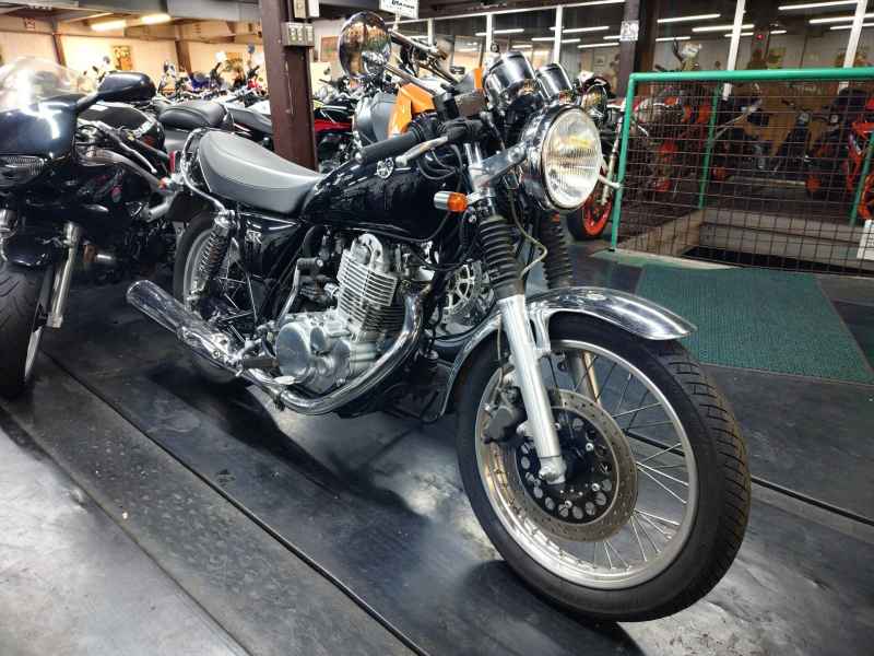 Yamaha SR400 2021