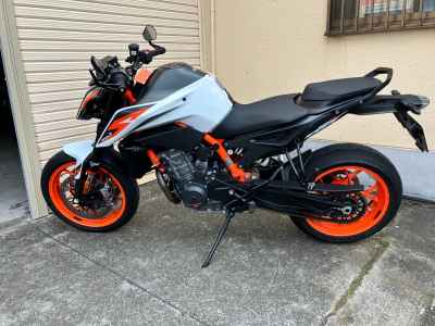 KTM 890 Duke R 2023