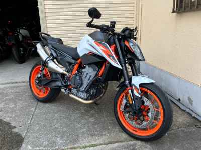 KTM 890 Duke R 2023