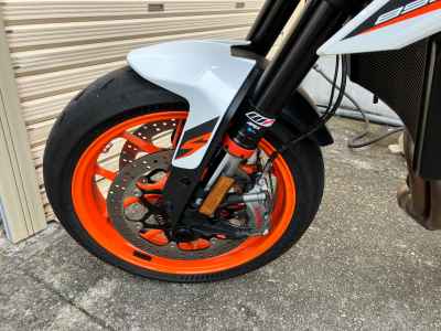 KTM 890 Duke R 2023