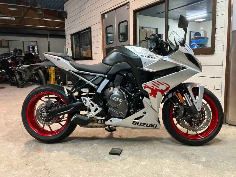 Suzuki GSX-8R 2024