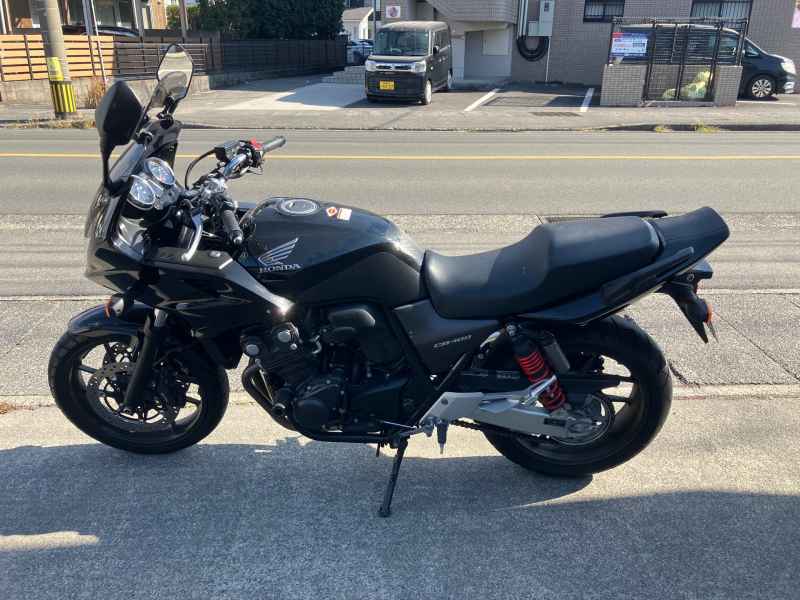 Honda CB400 Super Boldor 2022