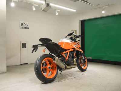 KTM 1290 Super Duke R 2023
