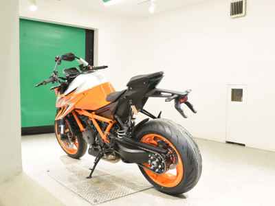 KTM 1290 Super Duke R 2023