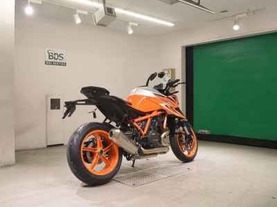 KTM 1290 Super Duke R 2023