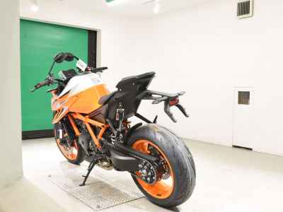 KTM 1290 Super Duke R 2023