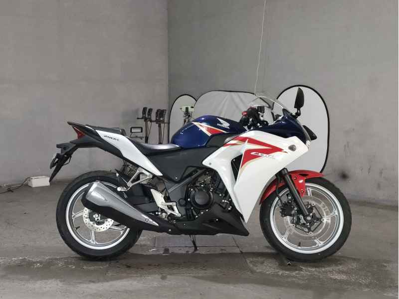 Honda CBR250R 2011