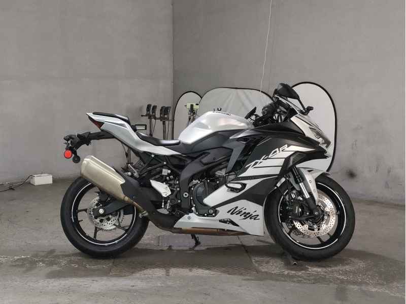 Kawasaki Ninja ZX-4R SE 2025