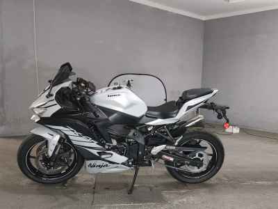 Kawasaki Ninja ZX-4R SE 2025