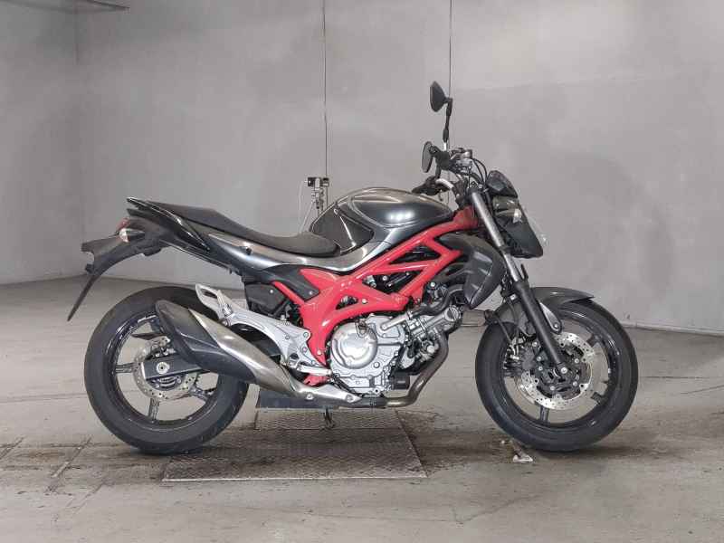 Suzuki Gladius SFV400 2014