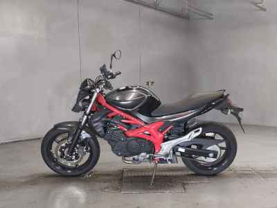 Suzuki Gladius SFV400 2014