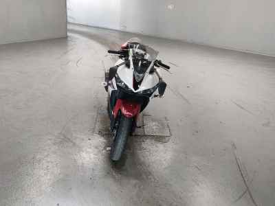 Yamaha YZF-R25 2016